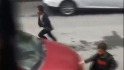 İstanbul'da sokaktaki çocukları, polis sireniyle korkuttu