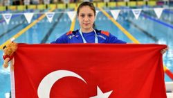 Milli yüzücü Merve Tuncel'den dünya gençler rekoru