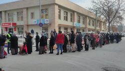 Burdur'daki pazarda, HES Kodu kuyruğunun sonu görülmedi