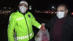 İstanbul'da polise baklava ikram ettiler