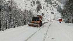 Rize'de kar yağışı etkisini gösterdi