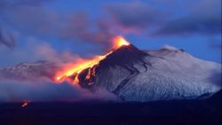 Yeniden faaliyete geçen Etna Yanardağı uzaydan görüntülendi