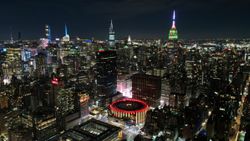 New York'ta binalar, Noel için ışıklandırıldı