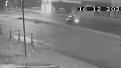 Maltepe'deki motosikletli kuryenin kaza anı kamerada
