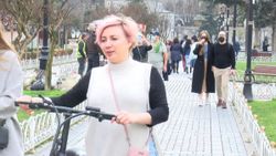 Kısıtlamadan muaf olan turistler Sultanahmet'i gezdi