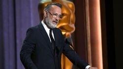 Tom Hanks yeni filmi için saçlarını kazıttı