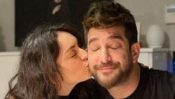 Ezgi Mola'dan Enis Arıkan'a sürpriz