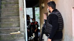 Adana'da silah taşıyan araç, dur ihtarına uymadı