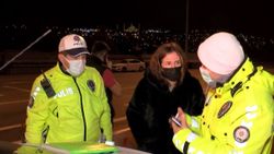 İstanbul'da kimlik soran polise, banka kartı gösterdi