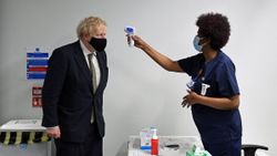 Boris Johnson'dan hastane ziyareti