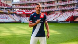 Lukas Podolski: Antalyaspor forması için savaşacağım