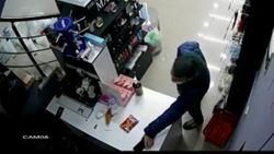 Arnavutköy’de telefon hırsızlığı kamerada