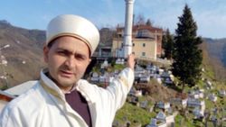 Giresun'da dağcı imam minareyi boyayacak