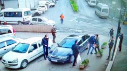 Zonguldak'ta maske takmayan genç, polise saldırdı