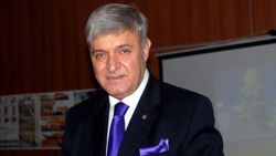 Ahmet Vefik Alp hayatını kaybetti