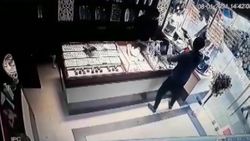 Çekmeköy'deki kuyumcuda hırsızlık anı kameraya yansıdı