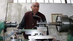 Burdur'da makine sesiyle ruhunu dinlendiriyor