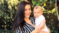 Hazal Kaya hasta bir bebeğe süt annelik yaptı