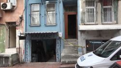 Beyoğlu'nda battaniyeye sarılı kadın cesedi bulundu