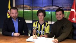 Fenerbahçe'de Arda Güler profesyonel sözleşme imzaladı