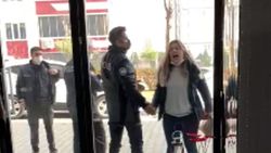 Kahramanmaraş'ta polisi tehdit eden kadın yine olay çıkardı