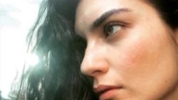 Tuba Büyüküstün'den makyajsız paylaşım