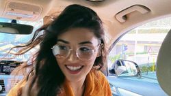 Hande Erçel'den araba pozları