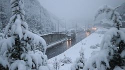 Bolu Dağı'nda kar yağışı