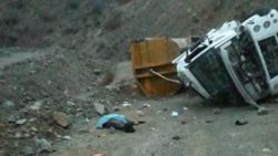 Elazığ'da şarampole yuvarlanan tırın şoförü hayatını kaybetti