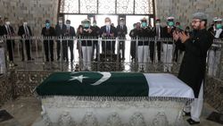 Mevlüt Çavuşoğlu, Pakistan’ın kurucu lideri Ali Cinnah'ın kabrini ziyaret etti