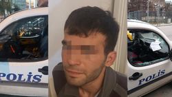 İzmir'de tutuklanmak için 2 polis aracına zarar verdi