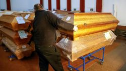 Almanya'da krematoryumlar, koronavirüsten ölenlerin cesetleriyle doldu