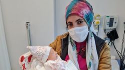 Mersin'de iç organları dışarıda doğan bebek tedavi edildi