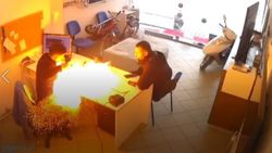 Bursa'da tamir edilen tabletin patlama anı