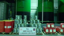 İzmir'de 22 bin litre kaçak akaryakıt ele geçirildi