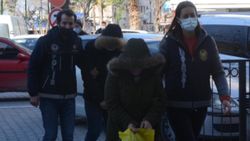 Kuşadası'nda kadının beline sarılı uyuşturucu bulundu