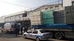 Bursa'da 300 kiloluk sünger kalıbı, motosikletlinin üzerine düştü