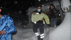 Hakkari'de 7 aylık bebek 4 saatte hastaneye yetiştirildi