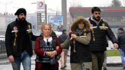 Diyarbakır'da eşini öldüren kadın ve sevgilisine müebbet hapis verildi