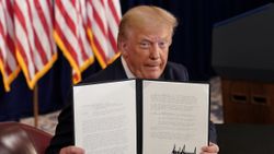 Donald Trump, 73 kişiyi affetti