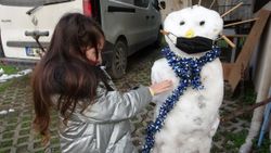 Kartal'da kardan adamı çalınan kıza sürpriz yapıldı