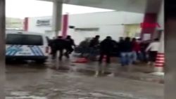 Bursa'da hasta yakınları, güvenlik görevlilerine saldırdı