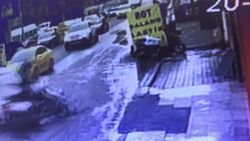 Şişli'de sinyal vermeden dönünce, kazaya neden oldu