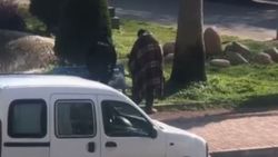 Antalya’da polis memurundan içleri ısıtan davranış