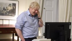 Boris Johnson, Joe Biden ile görüşmesinin fotoğrafını paylaştı