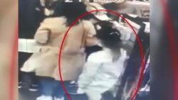 Şişli'de kız çocuğunun yankesicilik anı kamerada