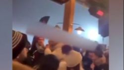 Kısıtlamadan muaf olan Uludağ'daki tatilcilerden parti