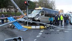 Küçükçekemce'de otobüs ile minibüs çarpıştı: 7 yaralı