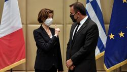 Fransa: Yunanistan'a yeni nesil fırkateynler satmaya hazırız