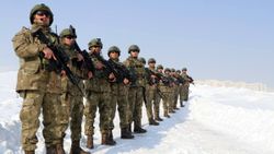 Mehmetçik yeni kamuflajı giydi